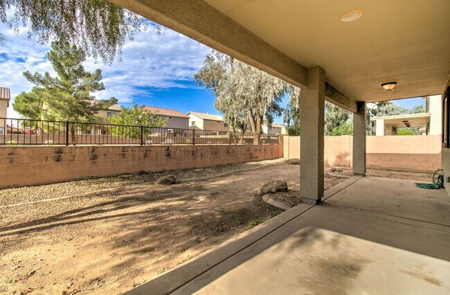 Building Photo - 15882 N 172nd Ln