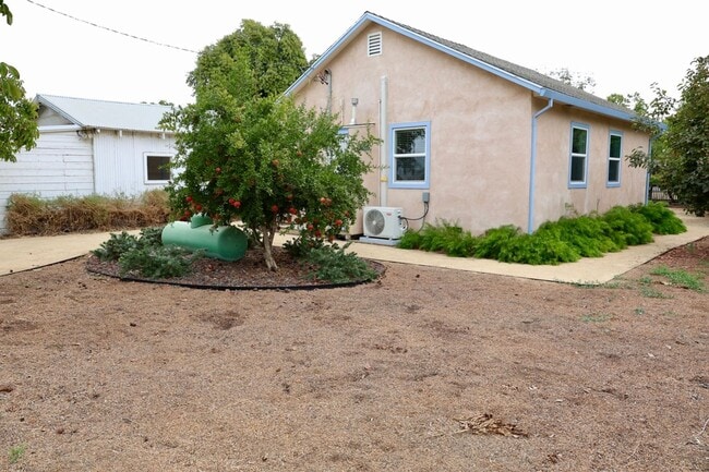 Building Photo - Newly Remodeled 1 Bedroom Country Home