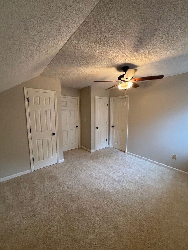 Building Photo - West Knoxville Townhouse
