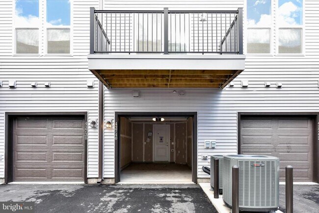 Building Photo - 43740 Transit Sq