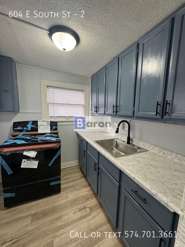 Building Photo - 604 E South St