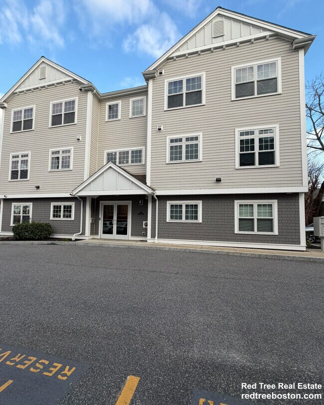 Building Photo - 11 Alder St