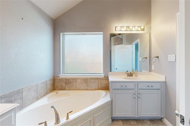 Building Photo - 2949 Mandalay Dr