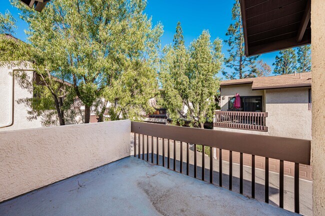 Building Photo - 6716 Clybourn Ave