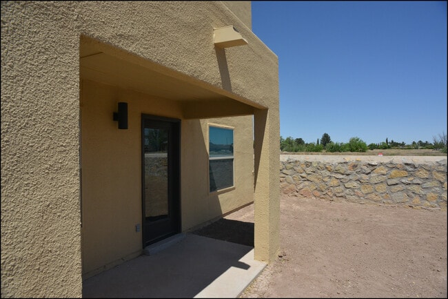 Building Photo - 806 TS Daniel Cadena Dr