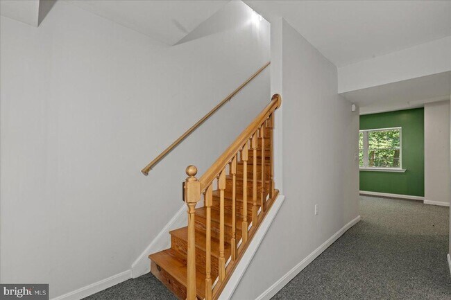 Building Photo - 28920 Livingston Dr