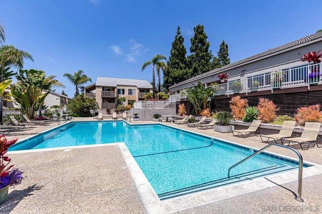 Building Photo - Spacious Condo in La Jolla Village!