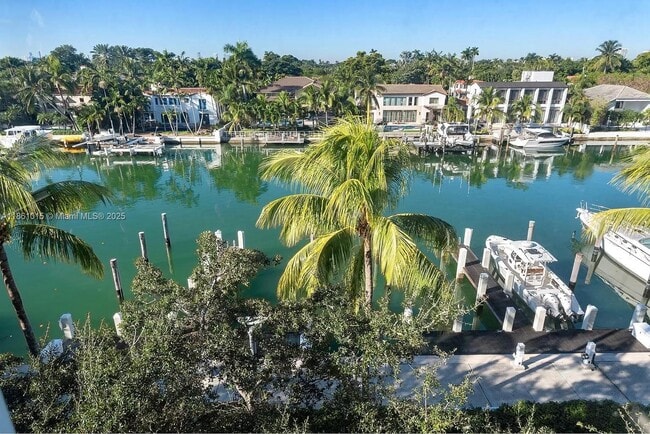 Building Photo - 6101 Laguna Dr W