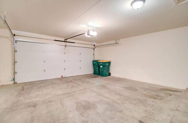 Building Photo - 41375 W Cahill Dr