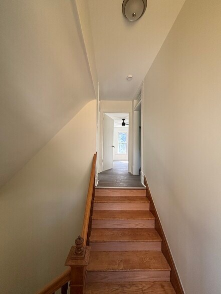 Building Photo - 438 S 1st St