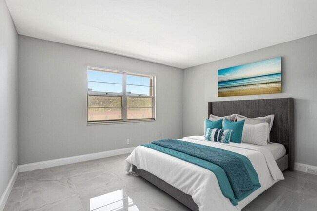 Building Photo - 2202 Lucaya Bend
