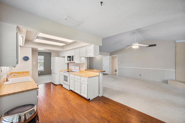 Building Photo - 6 Brook Creek Ct