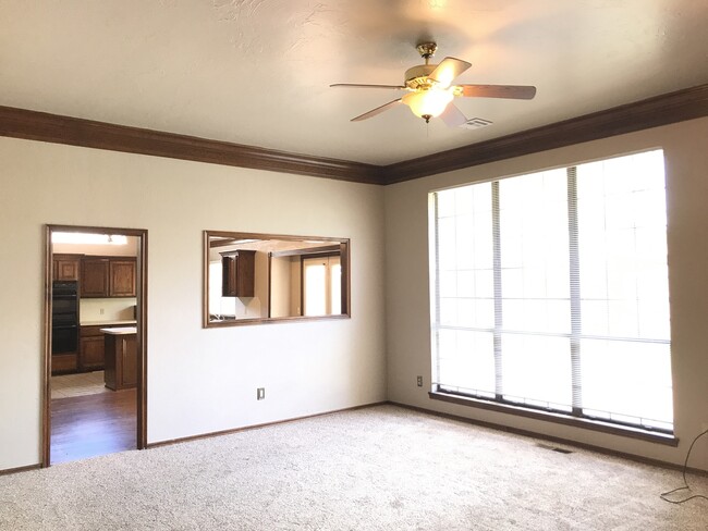 Building Photo - Spacious home in Edmond