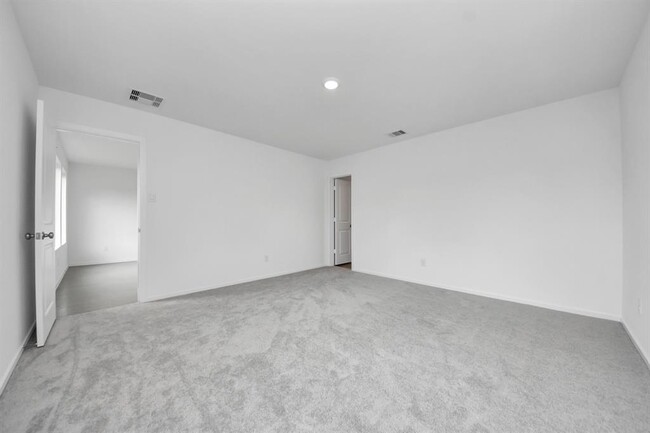 Building Photo - 18036 le gotte