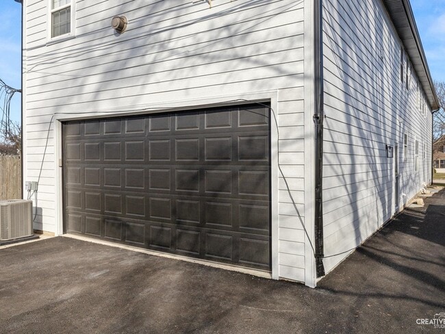 Building Photo - 327 Loomis St