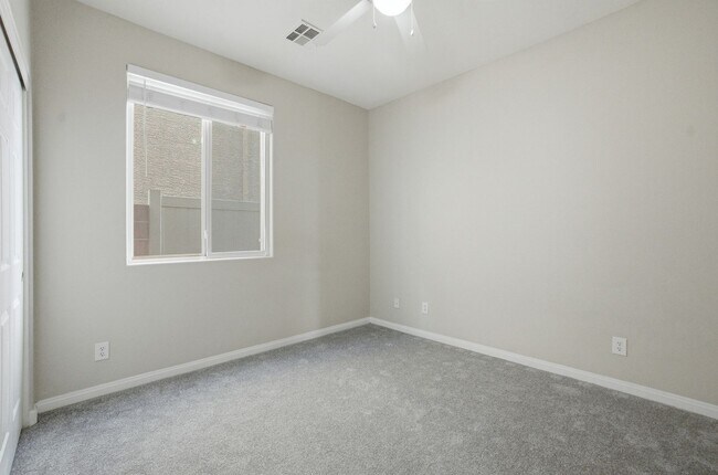 Building Photo - 4 Bedroom House in a Northeast Gated Community