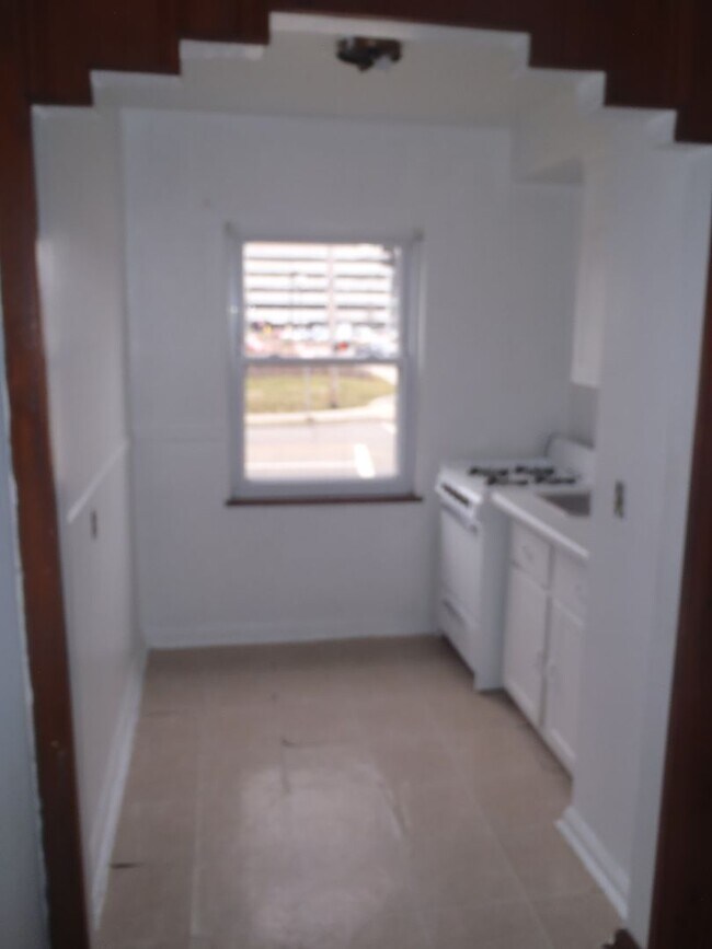 Interior Photo - Ludlow 960
