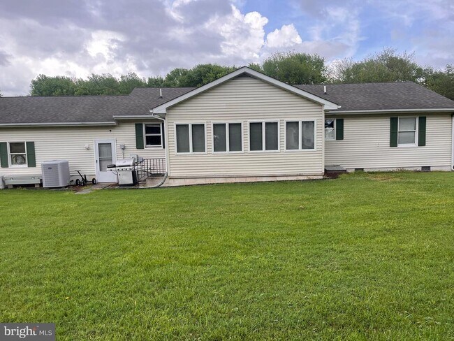 Building Photo - 120 Birch Rd