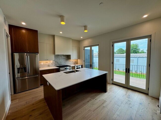 Building Photo - Luxury in the Heart of Huntsville