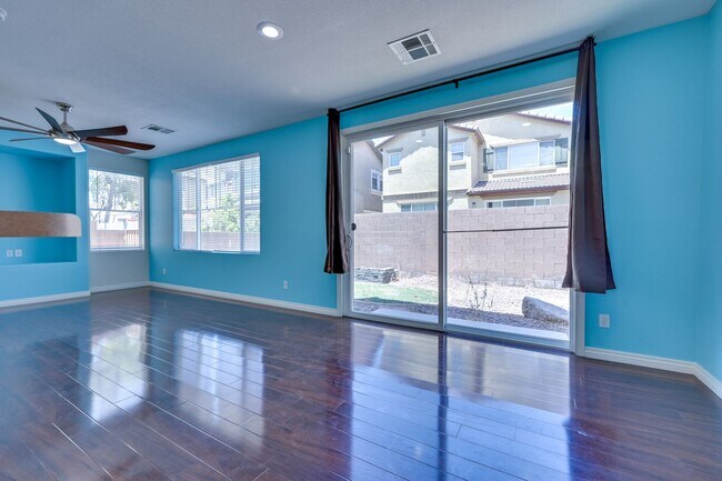 Building Photo - NW 3 bedroom!! Community Pool!! Playground...