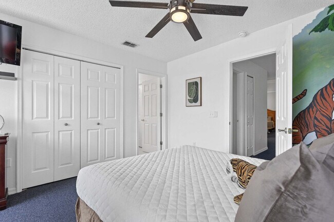 Building Photo - 7902 Silver Bass Ct