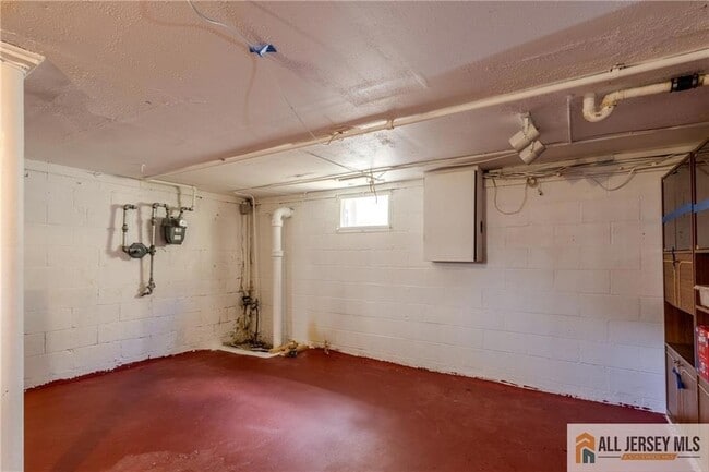 Building Photo - 145 Willow St