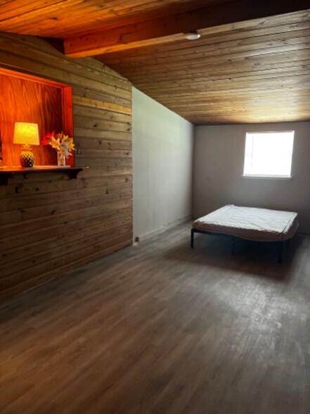 Building Photo - 4212 Lane Ave S