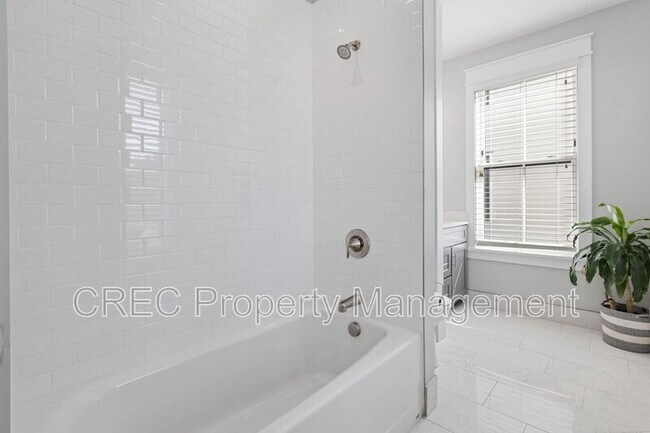 Building Photo - 3 1/2 Maranda Holmes St