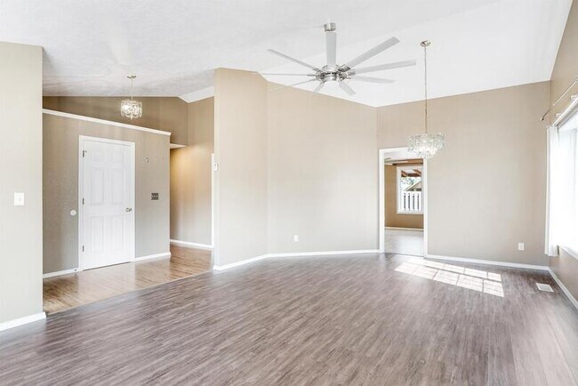 Building Photo - 1075 Mildred Ln SE