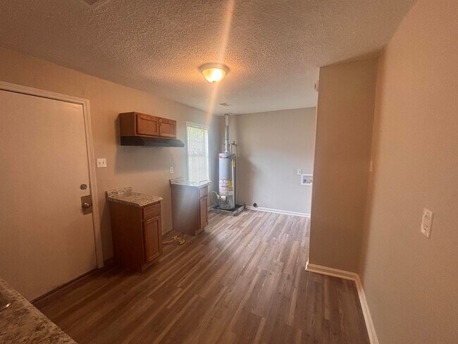 Building Photo - 2076 Goff Ave