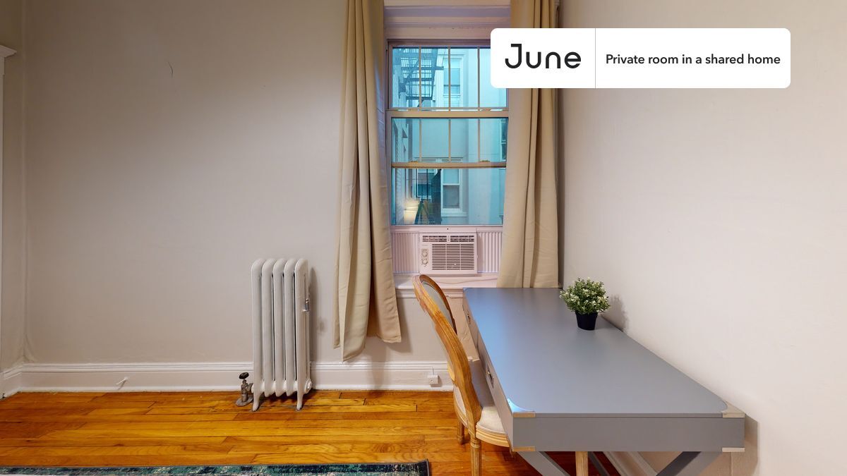 Building Photo - Private bedroom in 3 bed/1 bath Home