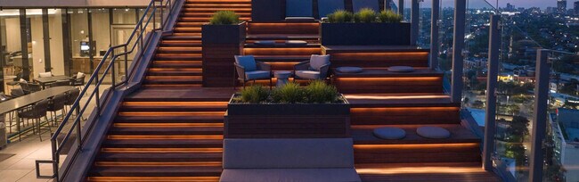 Building Photo - 901 W Blackhawk St