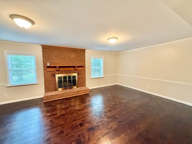 Building Photo - **OFFERING WAIVED APPLICATION FEES & $200 ...