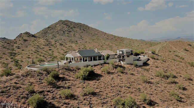 Building Photo - 301 E Jomax Rd