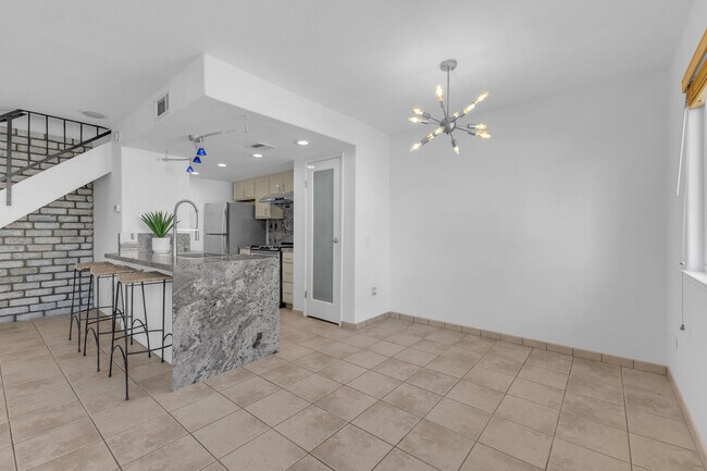 Building Photo - 72592 Edgehill Dr