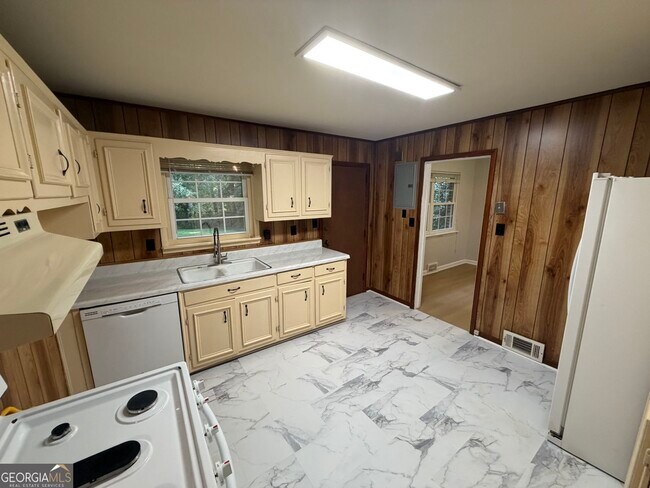 Building Photo - 2726 Hollywood Dr