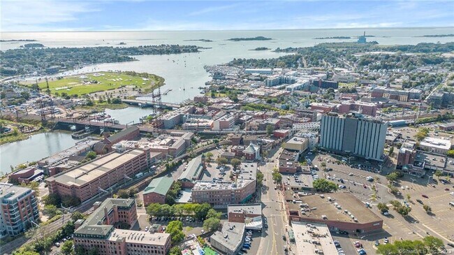 Building Photo - 10 Ann St