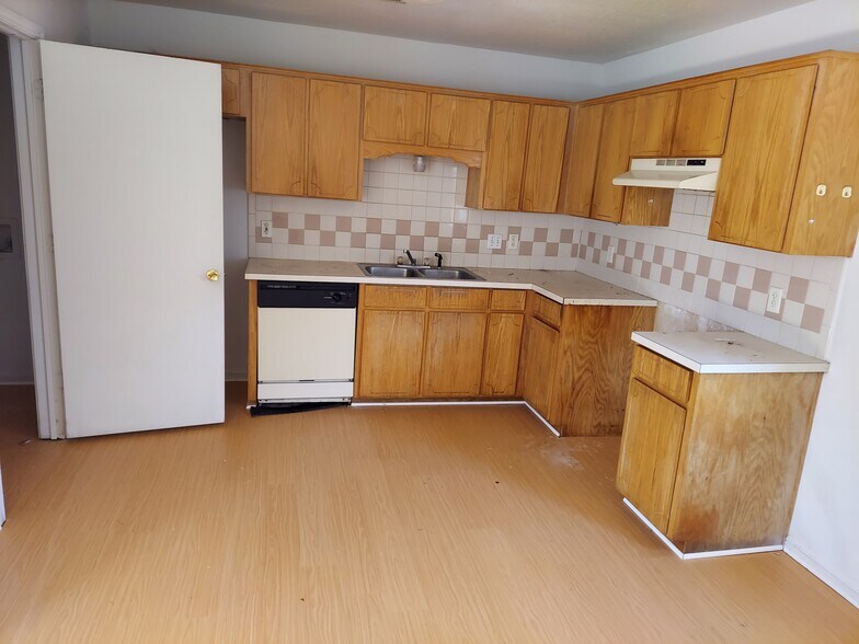 Primary Photo - 2810 Cantabrian Dr
