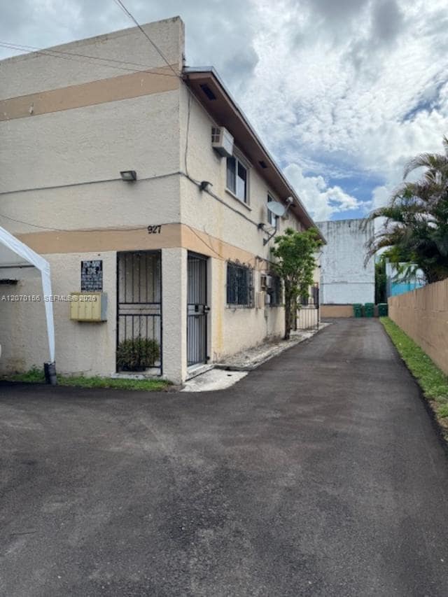 Building Photo - 927 NW 7th Ct