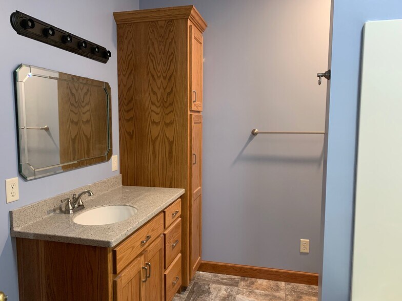 2nd Bathroom - 501 E Winona Beach Dr
