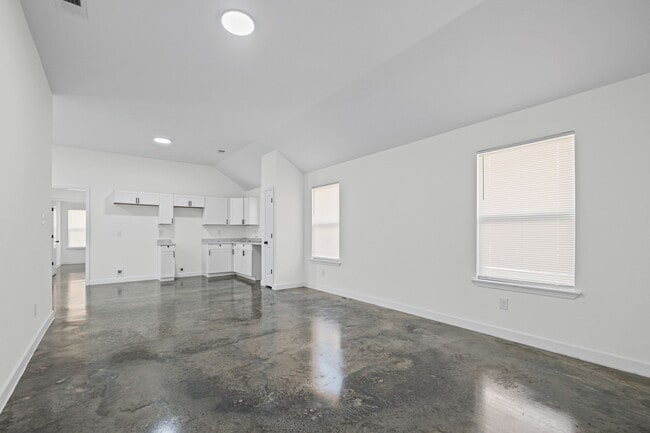 Building Photo - 1061 N Avalon St