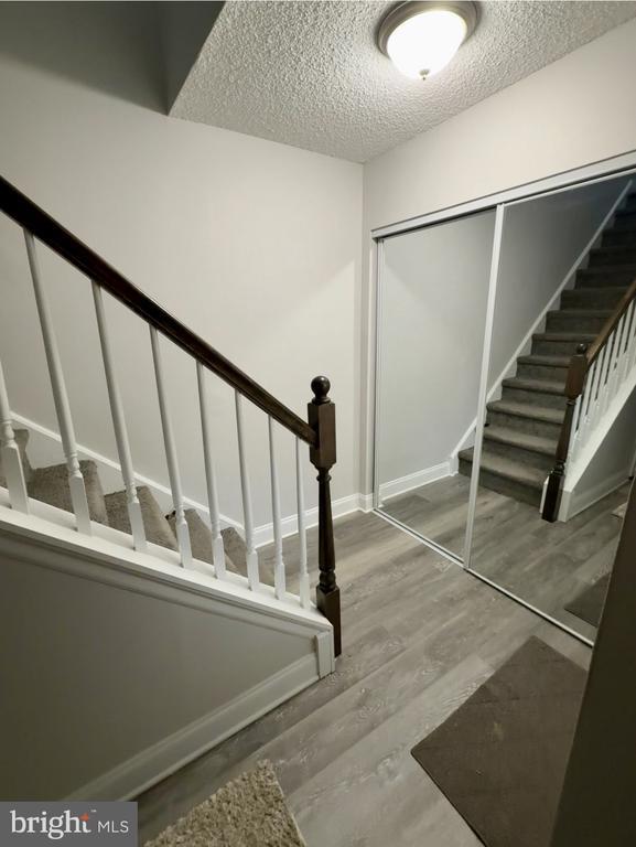 Building Photo - 20 Hollybrooke Dr