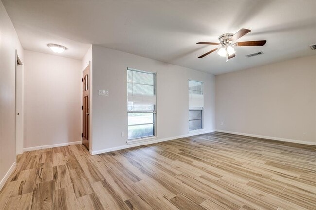 Building Photo - 8915 Bintliff Dr