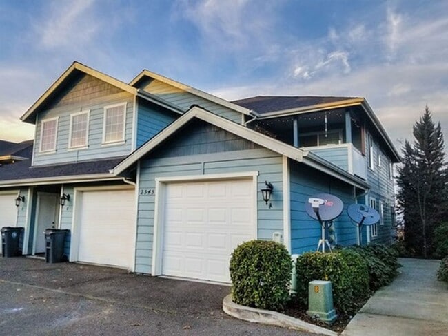 Primary Photo - Clean 2 Bedroom. 2 bath apartment