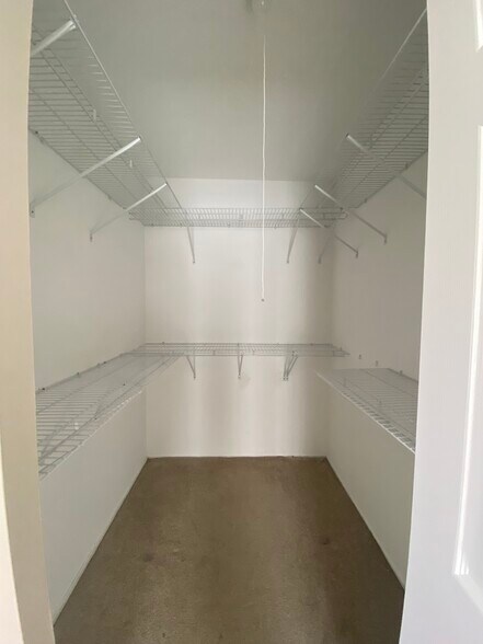 Building Photo - 48 Briar Ln