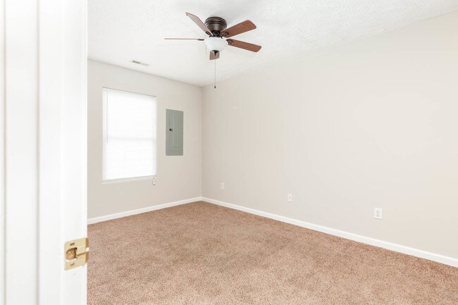 Building Photo - 300 Elkchester Cir