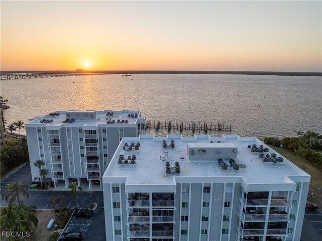 Building Photo - 2885 Palm Beach Blvd