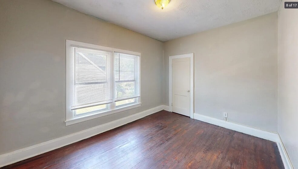 Building Photo - 1297 N 5th St