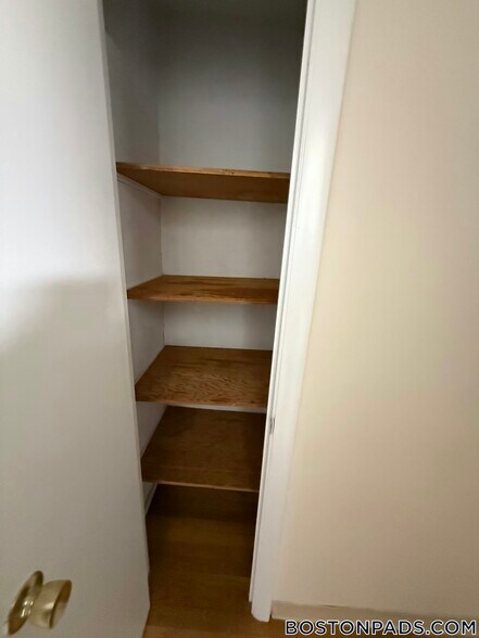 Building Photo - 8 Riverside St