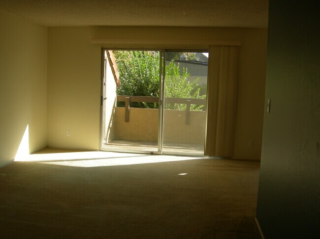 Building Photo - 310 Tradewinds Dr